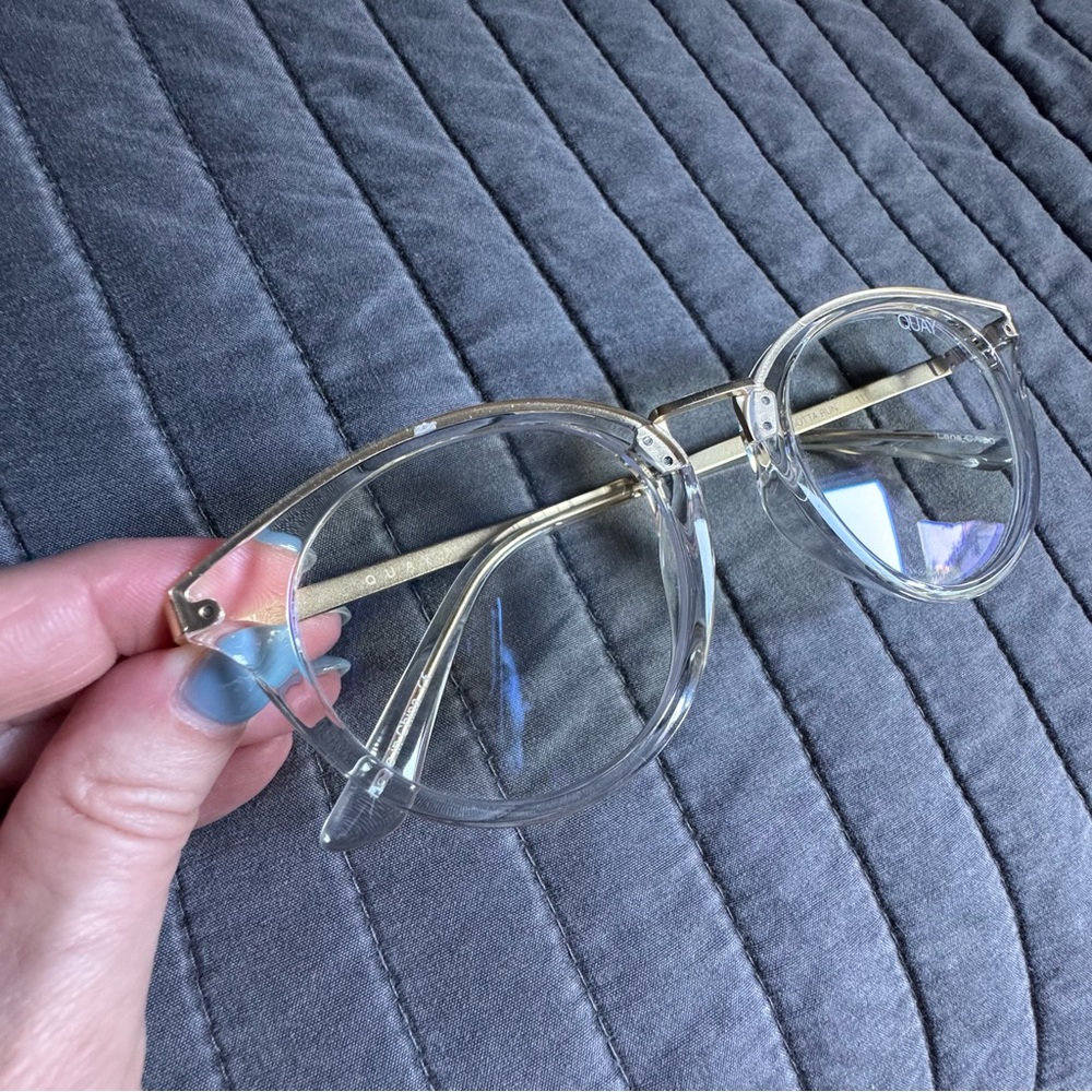 QUAY blue light blocking glasses